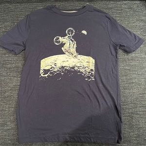 T-Shirt Sale. OLD NAVY Boys Graphic T-Shirt - L